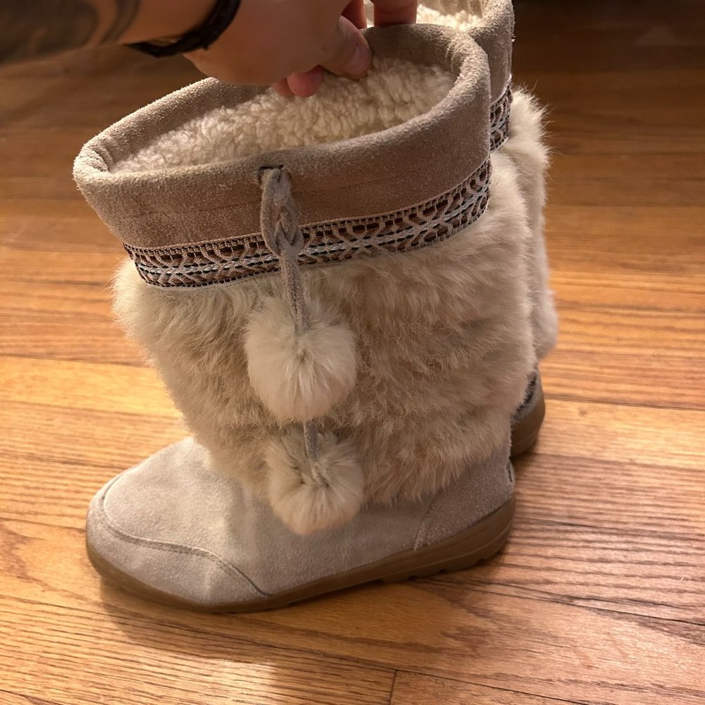 Minnetonka Moccasin Mukluk Boots Sand/Rabbit Fur size 10